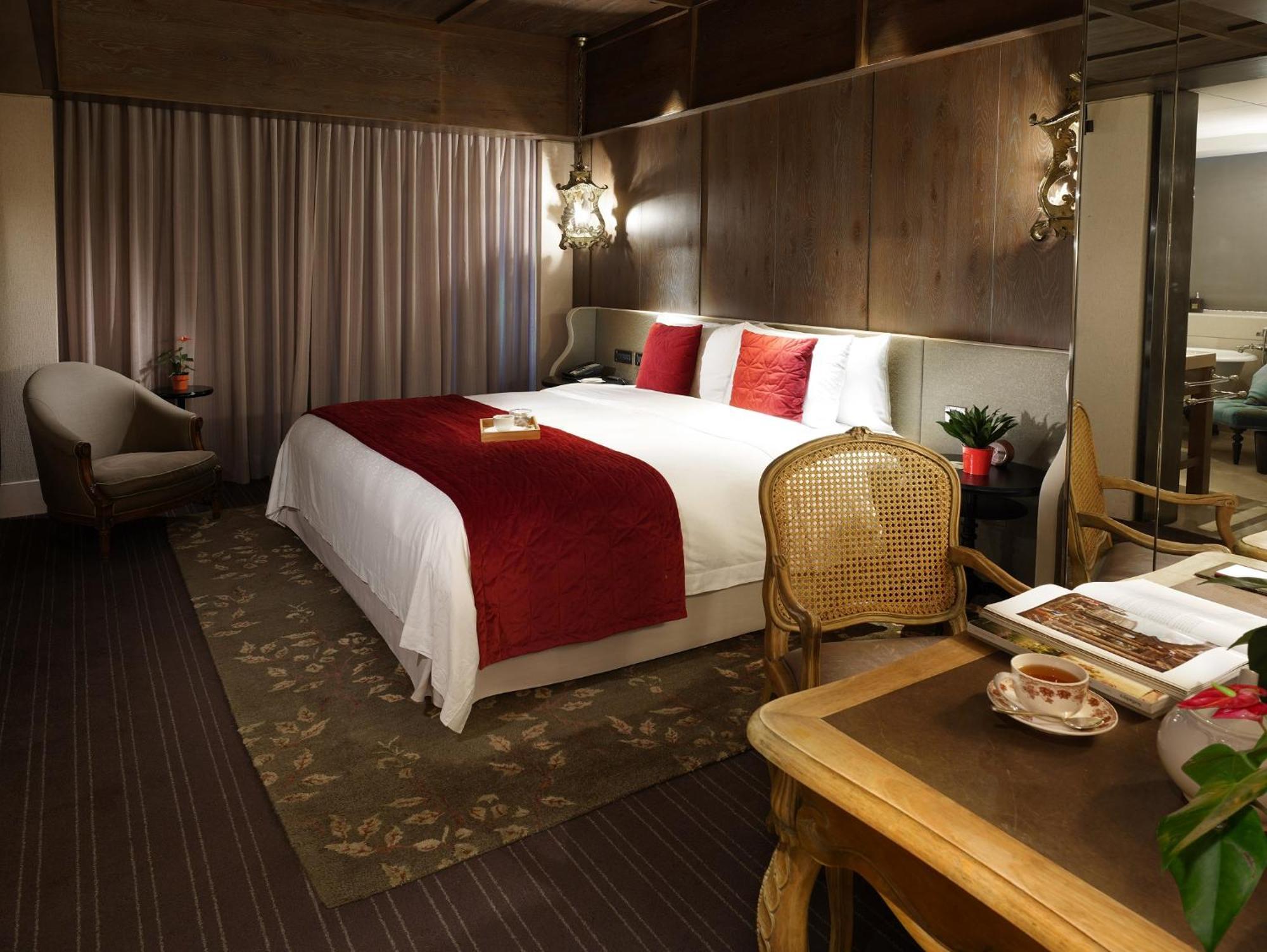 Palais De Chine Hotel Тайбэй Экстерьер фото A room at the hotel