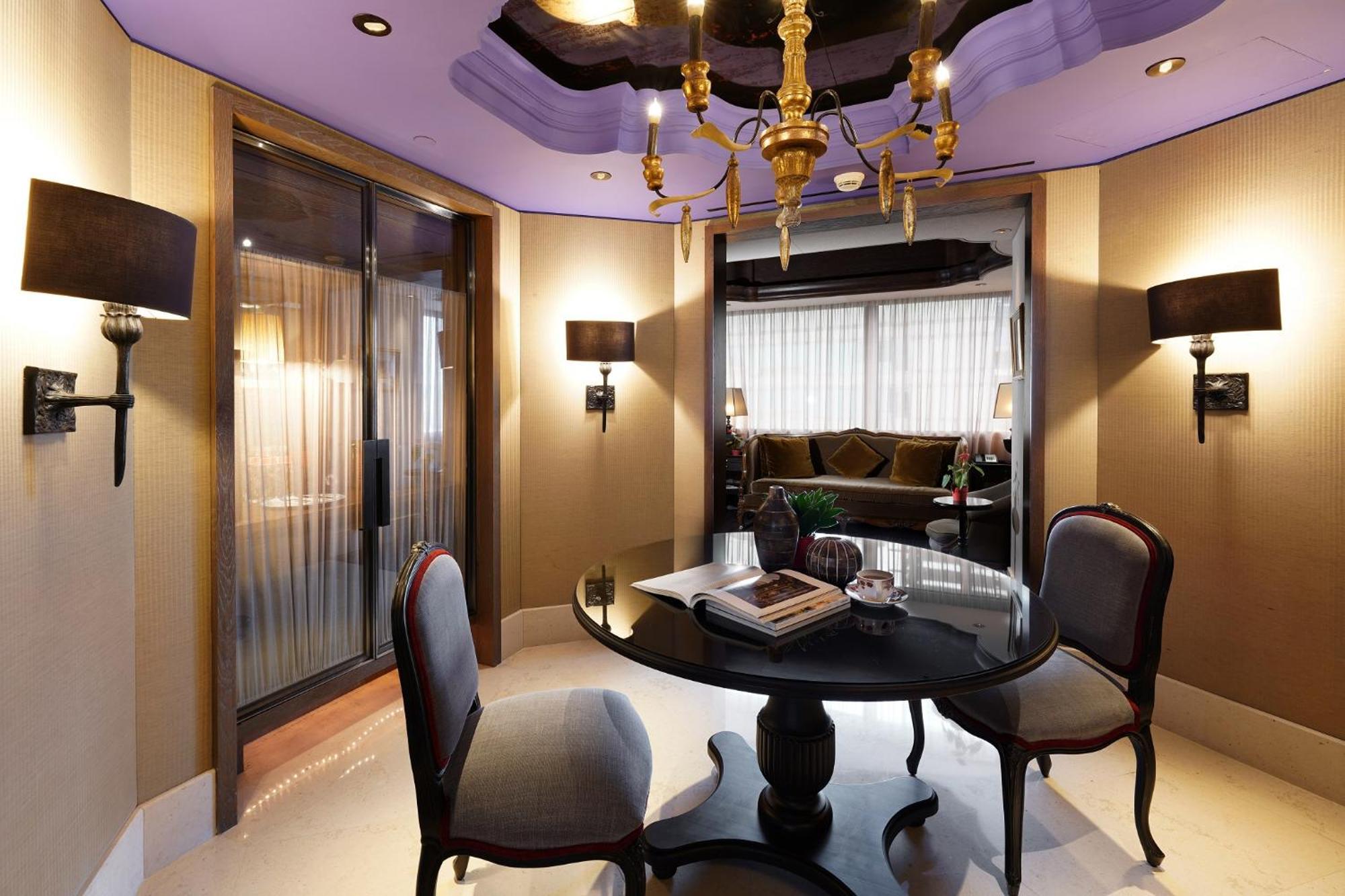 Palais De Chine Hotel Тайбэй Экстерьер фото A room in the hotel